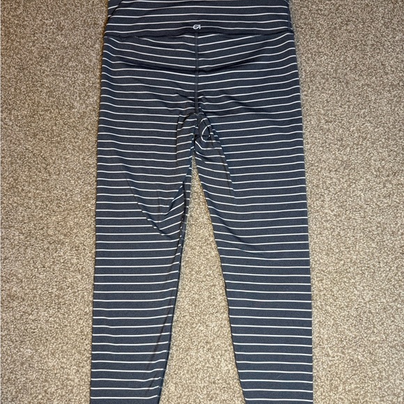 GAPFIT Blackout Technology Sz M High Rise 7/8 Athletic Gray & White Leggings - Picture 5 of 11